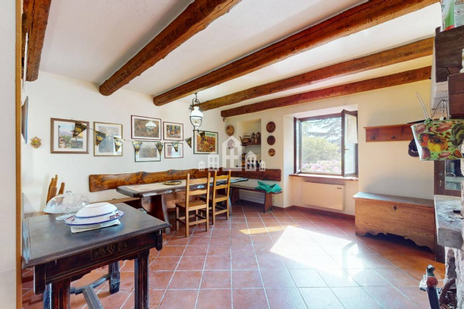 Casa semindipendente in vendita a Valchiusa