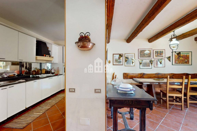 Casa semindipendente in vendita a Valchiusa