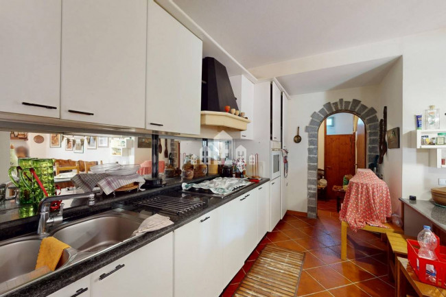 Casa semindipendente in vendita a Valchiusa