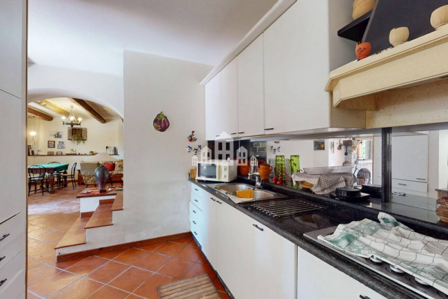 Casa semindipendente in vendita a Valchiusa
