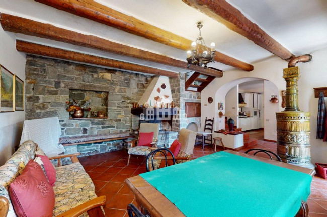 Casa semindipendente in vendita a Valchiusa