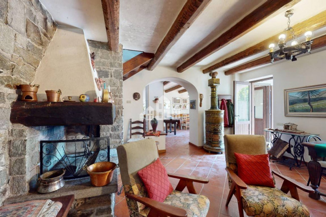 Casa semindipendente in vendita a Valchiusa