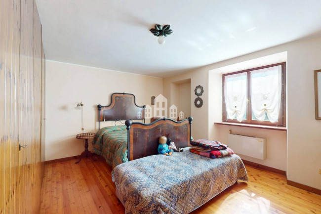 Casa semindipendente in vendita a Valchiusa
