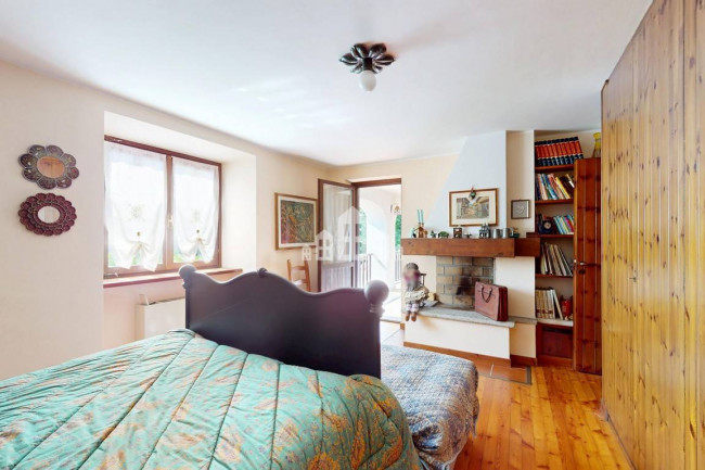 Casa semindipendente in vendita a Valchiusa