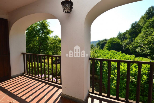 Casa semindipendente in vendita a Valchiusa