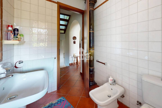 Casa semindipendente in vendita a Valchiusa