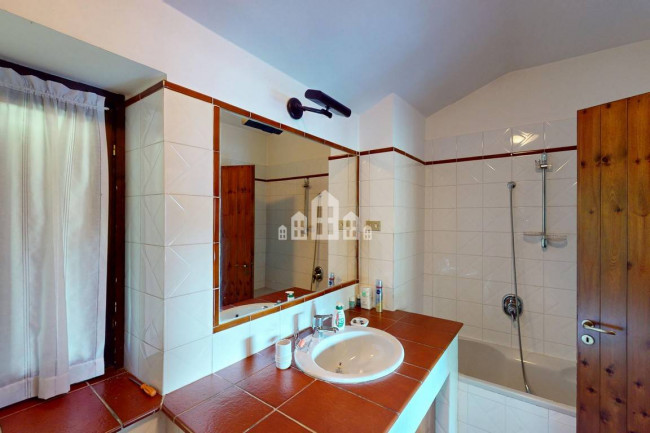 Casa semindipendente in vendita a Valchiusa