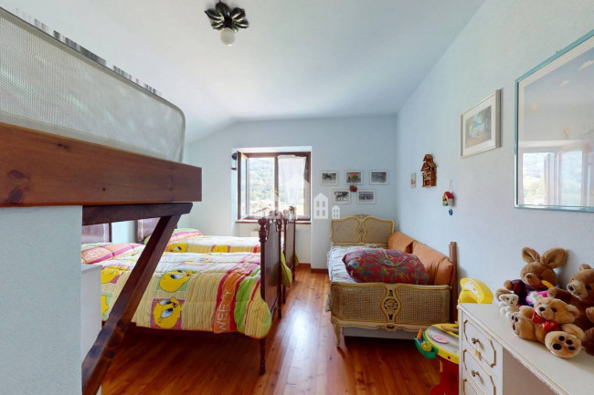 Casa semindipendente in vendita a Valchiusa