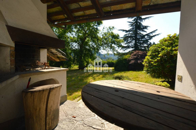 Casa semindipendente in vendita a Valchiusa