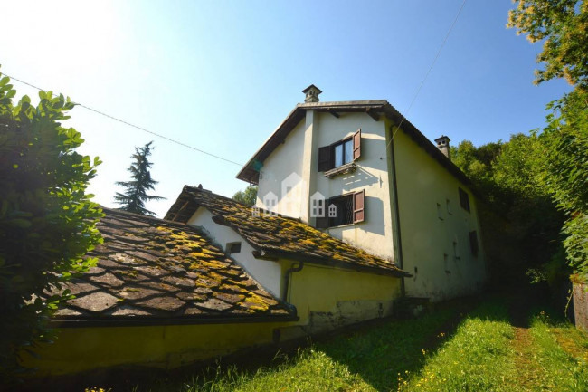 Casa semindipendente in vendita a Valchiusa