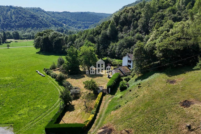 Casa semindipendente in vendita a Valchiusa
