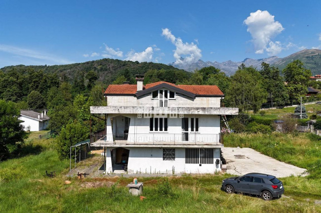 Detached house for sale in Val di Chy