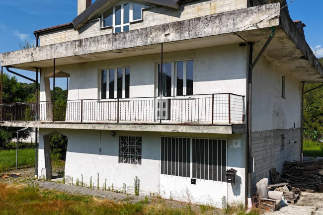 Detached house for sale in Val di Chy