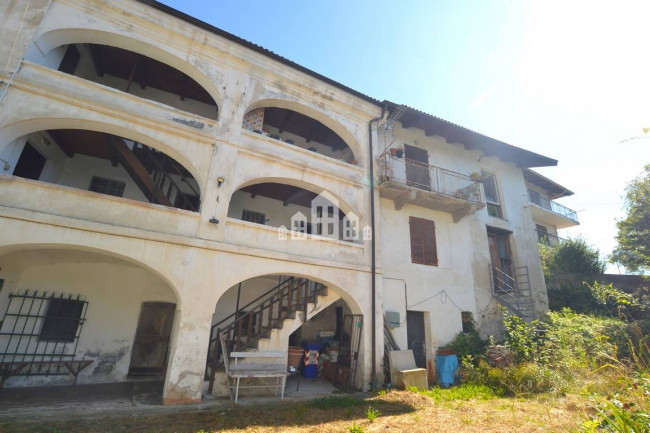 Casa semindipendente in vendita a Val di Chy