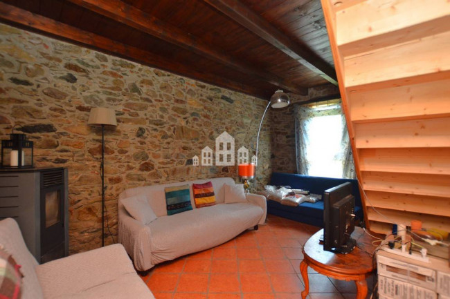 Casa semindipendente in vendita a Val di Chy
