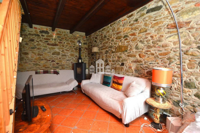Casa semindipendente in vendita a Val di Chy