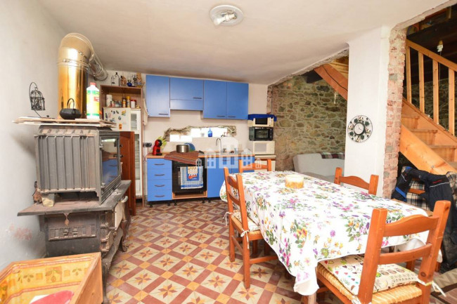Casa semindipendente in vendita a Val di Chy
