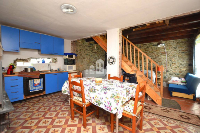 Casa semindipendente in vendita a Val di Chy