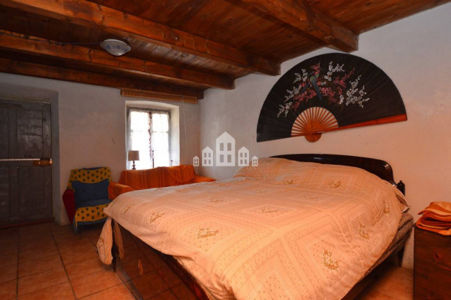 Casa semindipendente in vendita a Val di Chy
