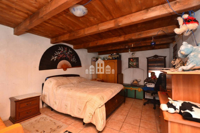 Casa semindipendente in vendita a Val di Chy