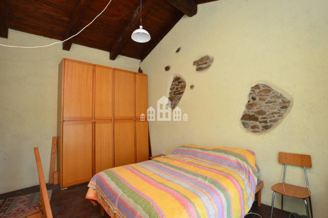 Casa semindipendente in vendita a Val di Chy