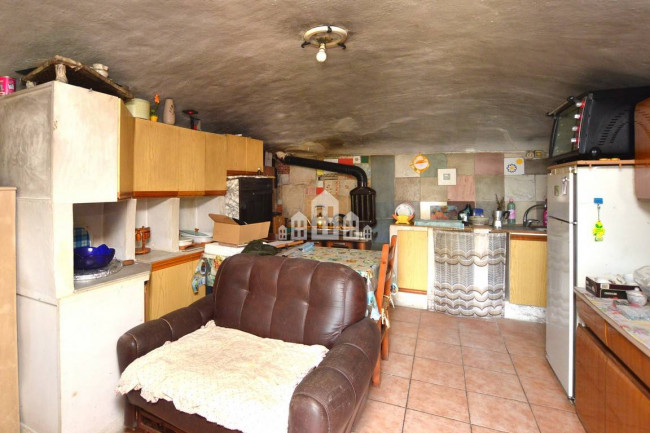 Casa semindipendente in vendita a Val di Chy