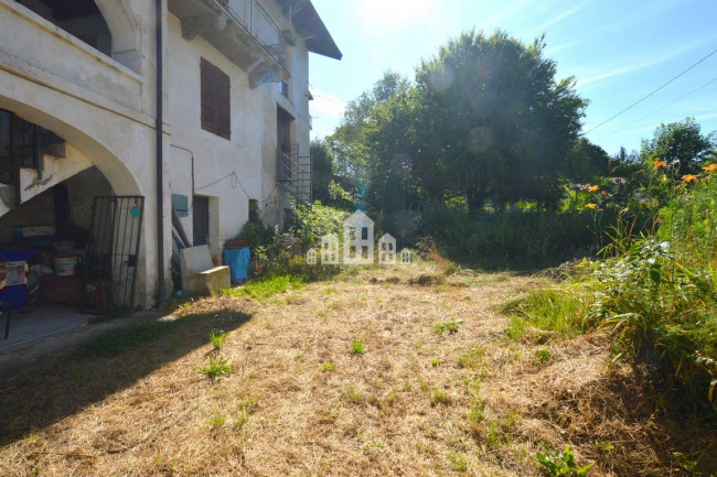 Casa semindipendente in vendita a Val di Chy