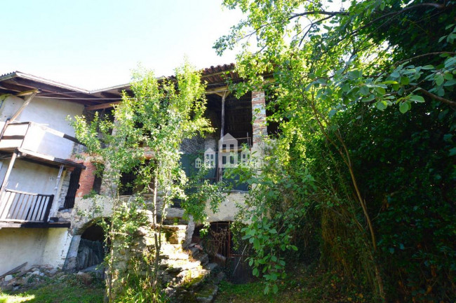 Casa semindipendente in vendita a Val di Chy
