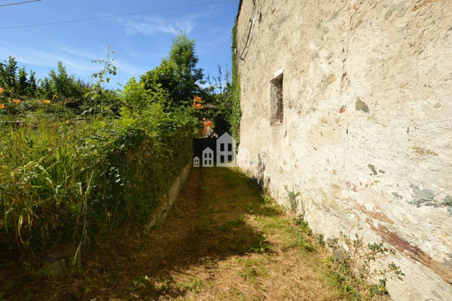 Casa semindipendente in vendita a Val di Chy
