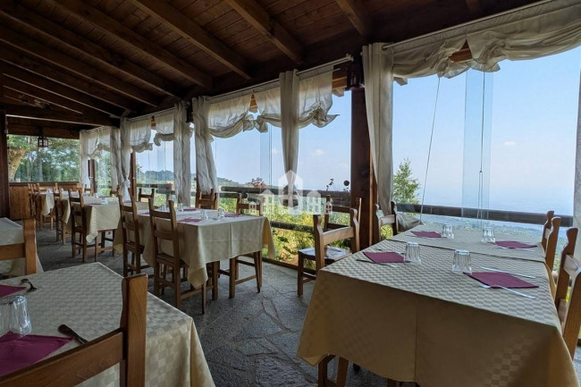 Retail space for sale in Andrate