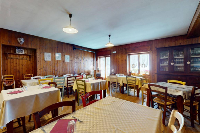 Retail space for sale in Andrate