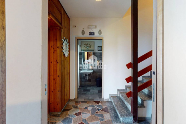 Retail space for sale in Andrate