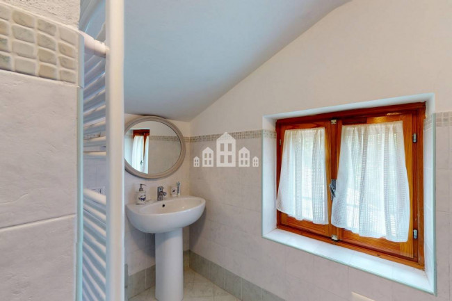 Retail space for sale in Andrate