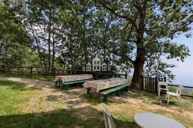 Retail space for sale in Andrate