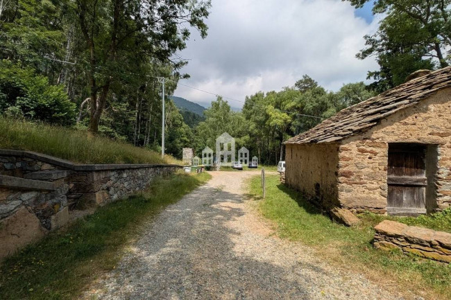 Retail space for sale in Andrate