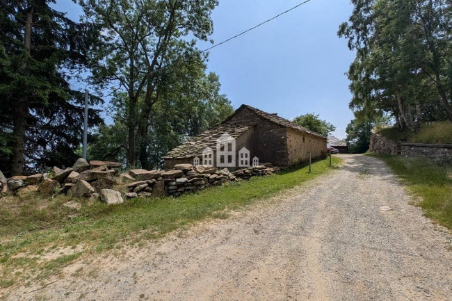 Retail space for sale in Andrate