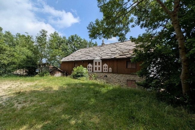 Retail space for sale in Andrate