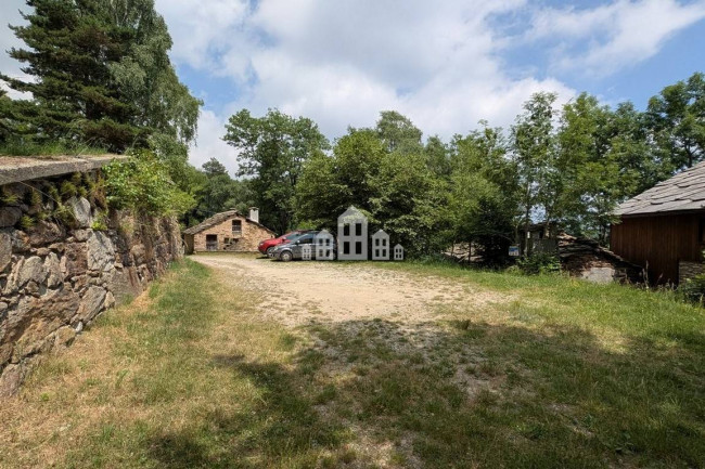 Retail space for sale in Andrate