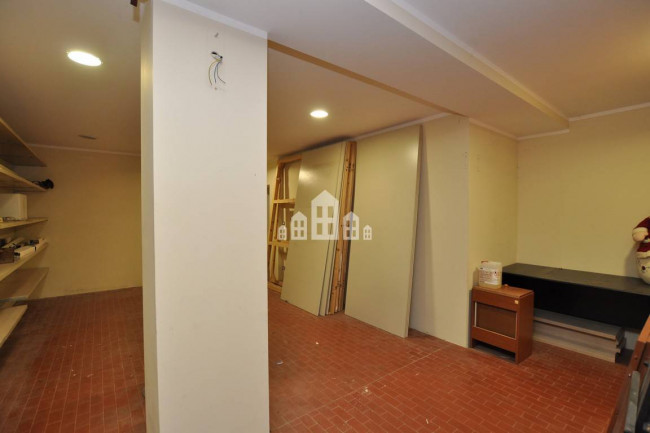 Retail space for rent in Cuorgnè
