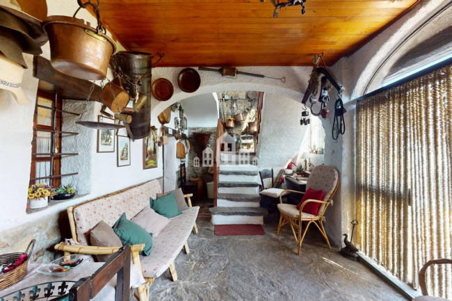 Half-duplex for sale in Andrate