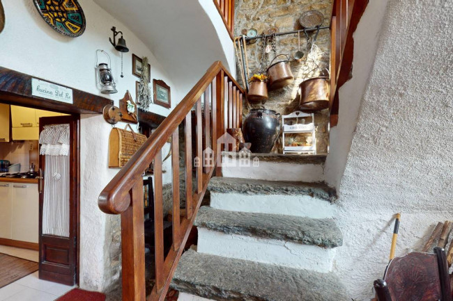 Half-duplex for sale in Andrate