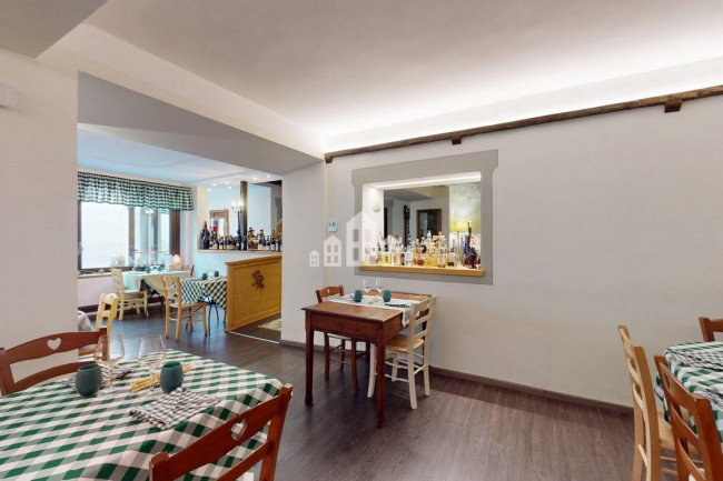 Retail space for sale in Candia Canavese