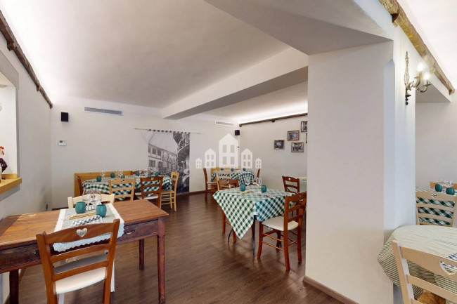 Retail space for sale in Candia Canavese