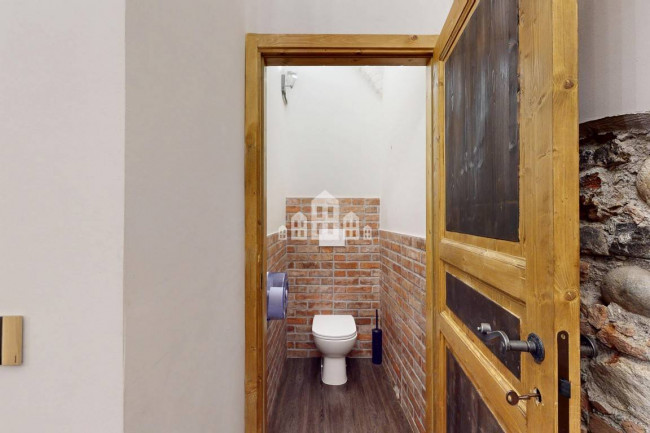 Retail space for sale in Candia Canavese