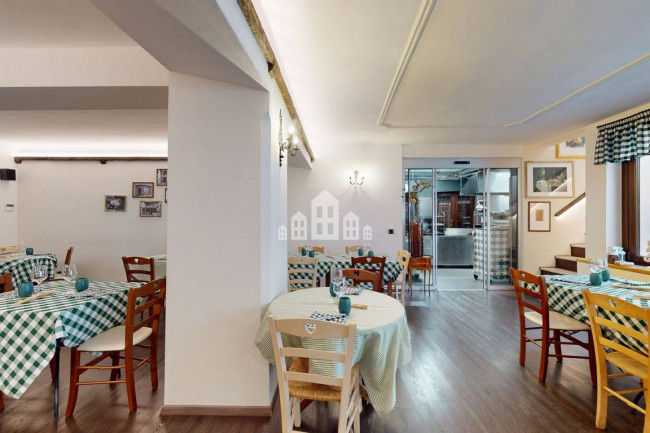 Retail space for sale in Candia Canavese