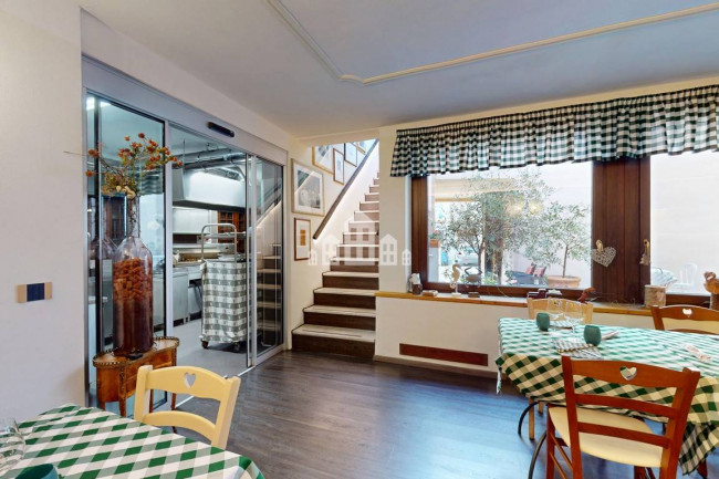 Retail space for sale in Candia Canavese