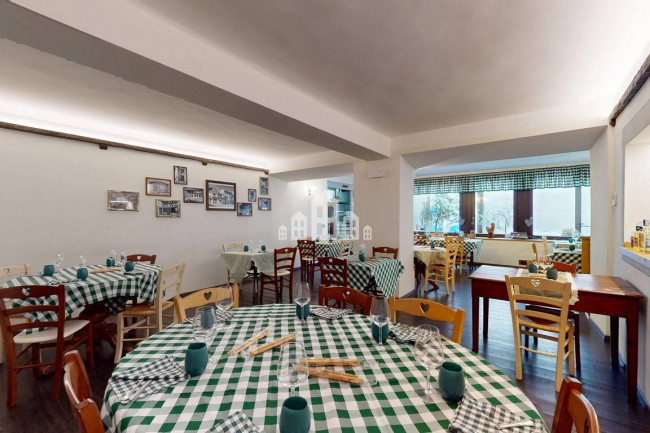 Retail space for sale in Candia Canavese