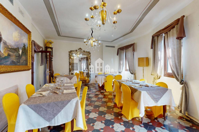 Retail space for sale in Candia Canavese