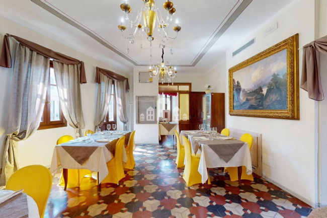 Retail space for sale in Candia Canavese