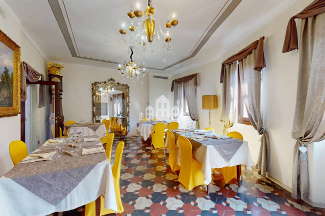 Retail space for sale in Candia Canavese